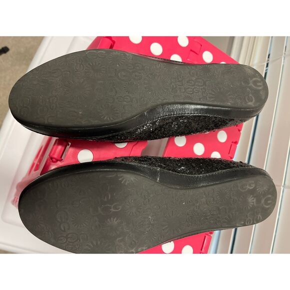 UGG black slip on shoes - Picture 2 of 10